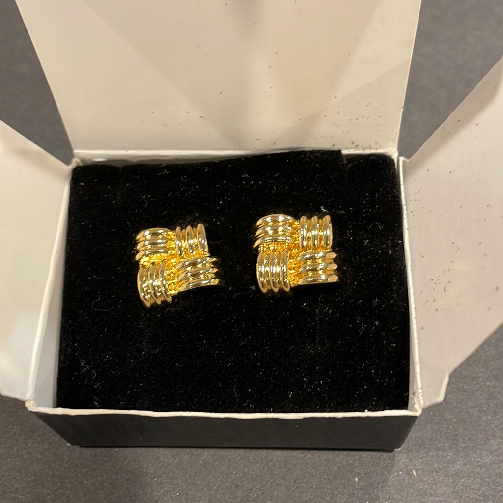 Avon Basic Button Square Earrings New